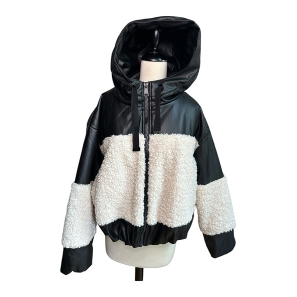 DKNY FAUX LEATHER & SHERPA ZIP UP BOMBER STYLE JACKET SIZE SMALL (OVERSIZED) - Picture 4 of 5